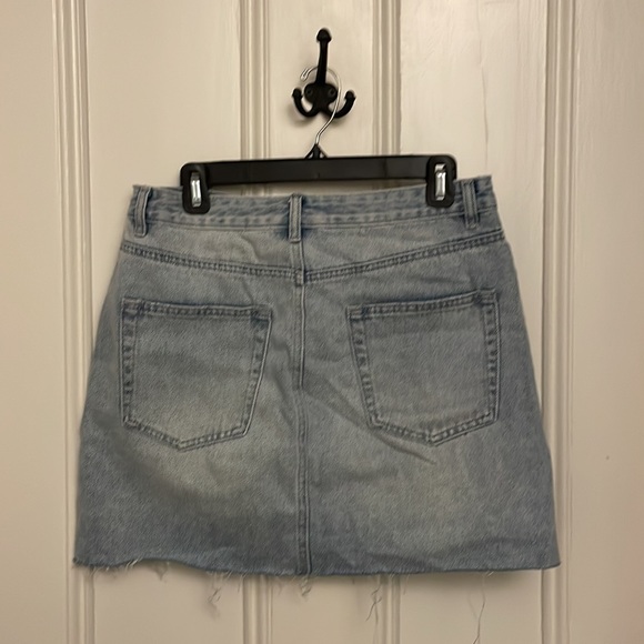 Glassons denim jean skirt, light wash - Picture 2 of 6
